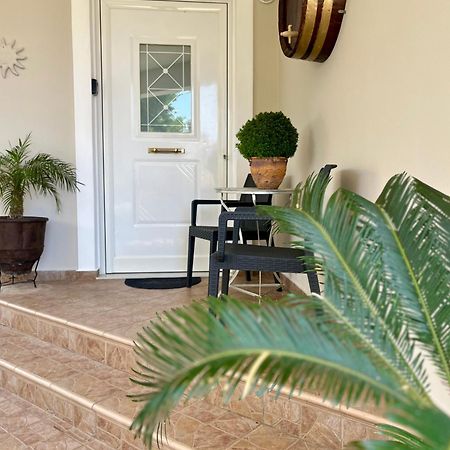 Lia'S Luxury Apartment - Near Airport Koropion Exterior photo