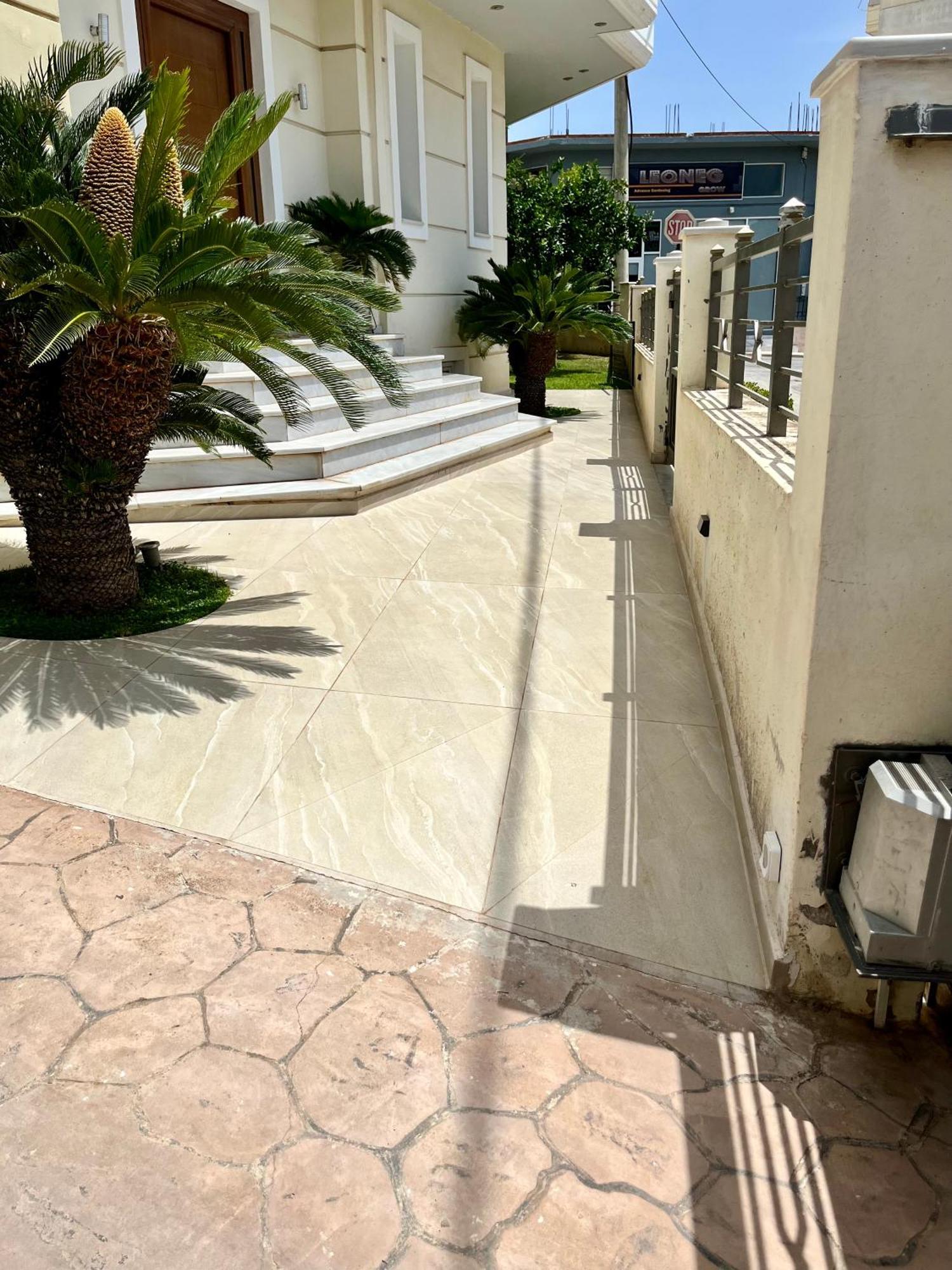 Lia'S Luxury Apartment - Near Airport Koropion Exterior photo