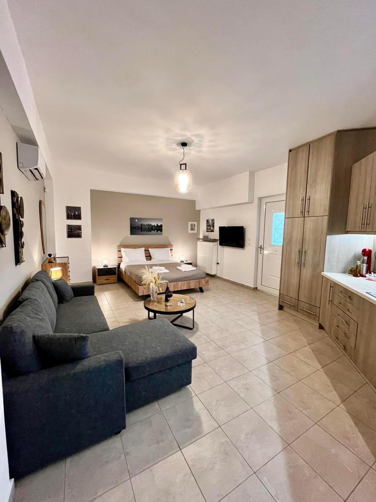 Lia'S Luxury Apartment - Near Airport Koropion Exterior photo